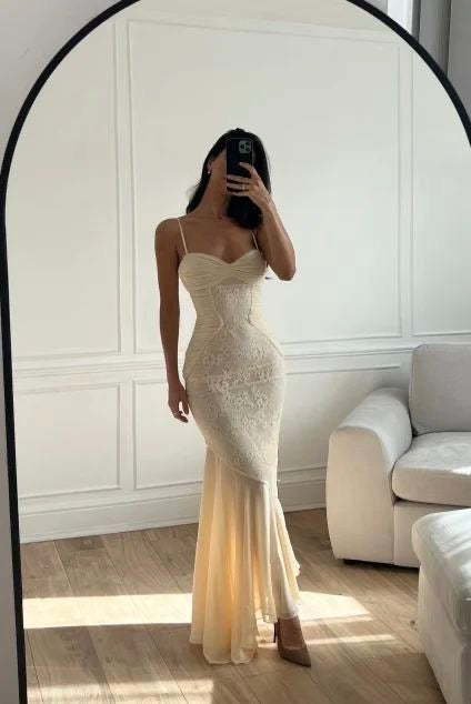 Robe asymétrique en dentelle