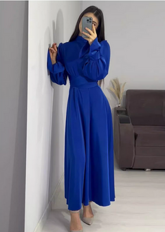 Robe en satin avec manches spéciales