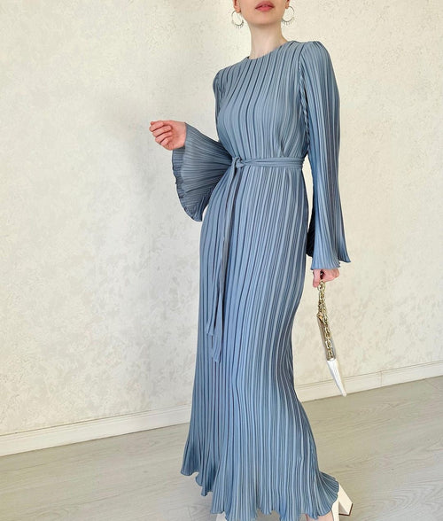 Robe plissée avec ceinture