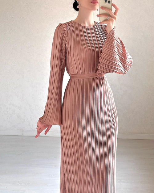 Robe plissée avec ceinture